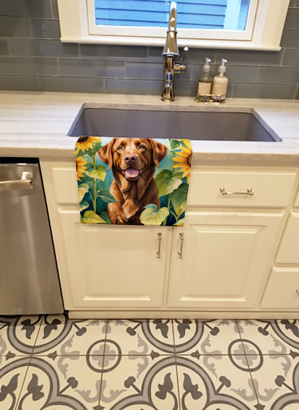 Chesapeake Bay Retriever in Sunflowers Kitchen Towel