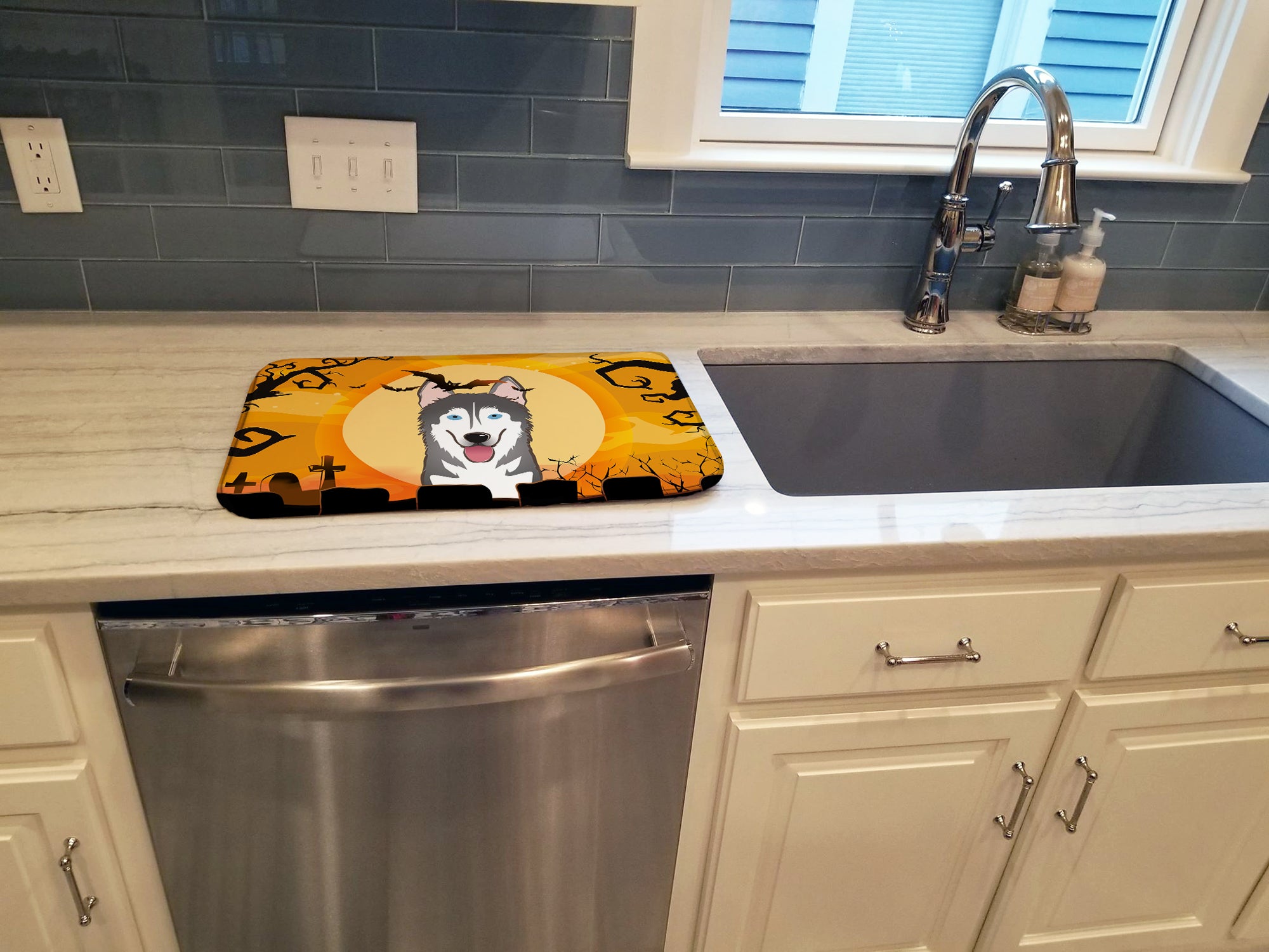 Halloween Alaskan Malamute Dish Drying Mat BB1776DDM  the-store.com.