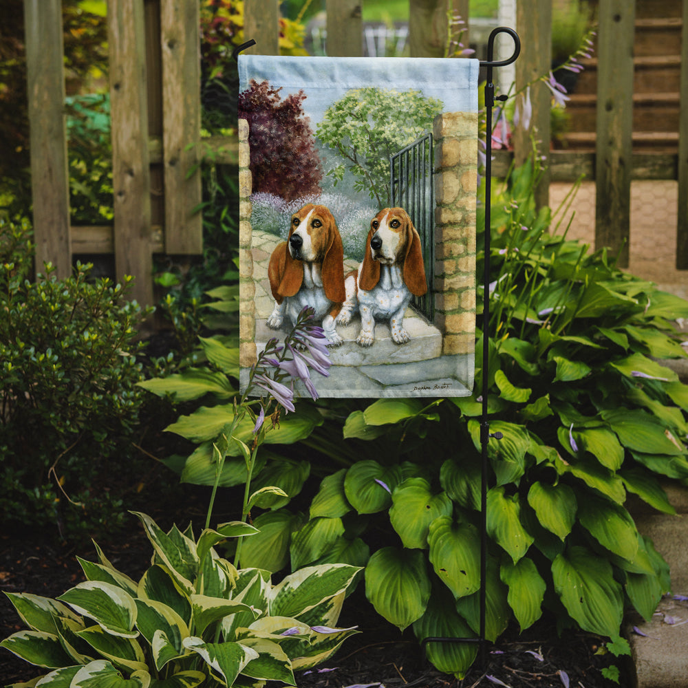 Basset Hounds in the Gate Flag Garden Size BDBA0390GF.