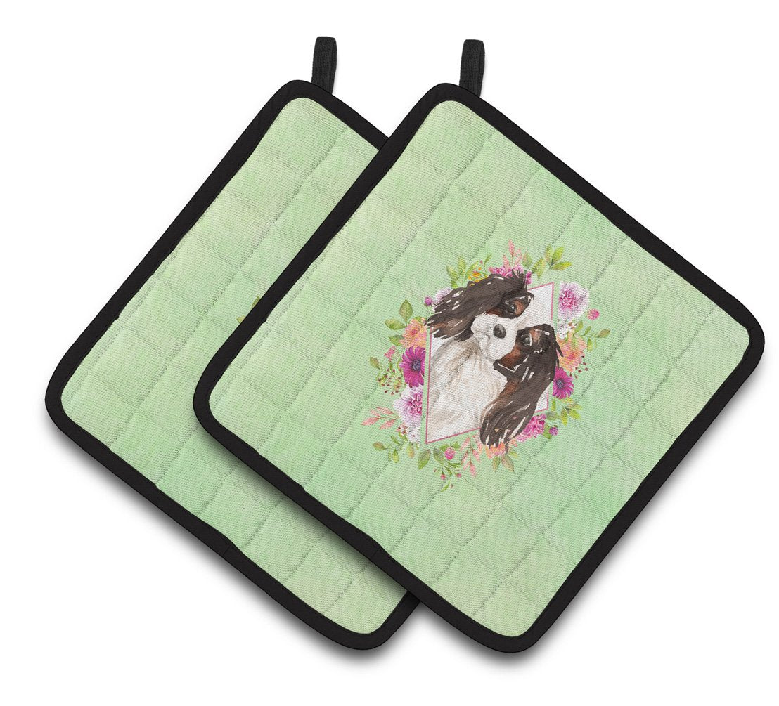 Tricolor Cavalier Spaniel Green Flowers Pair of Pot Holders CK4366PTHD by Caroline's Treasures