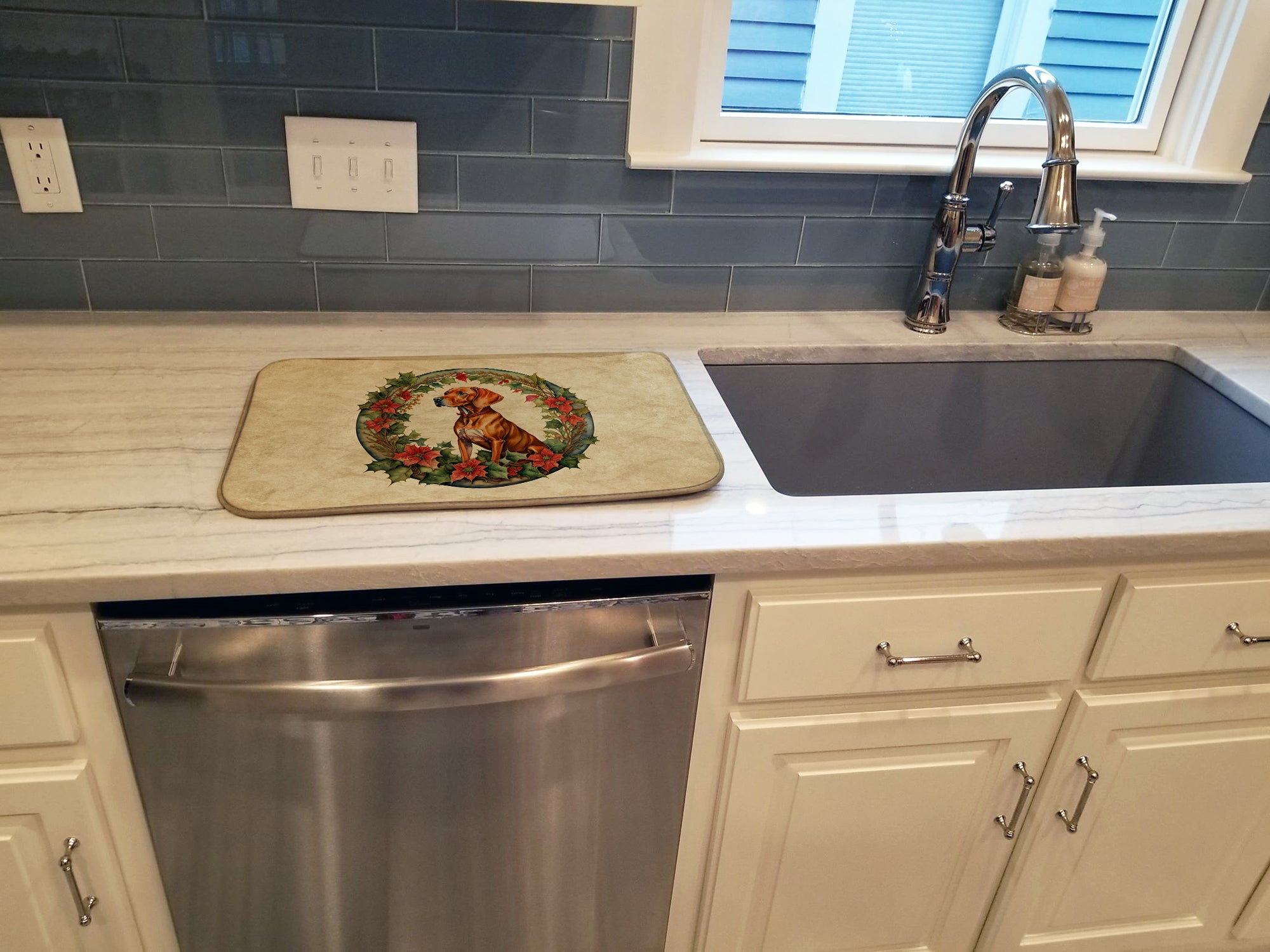 Vizsla Christmas Flowers Dish Drying Mat