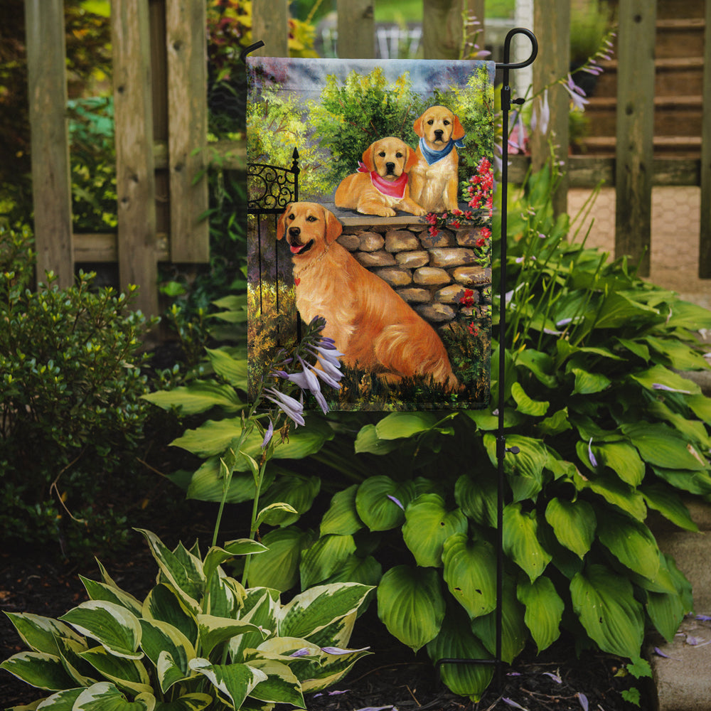 Golden Retriever At the Gate Flag Garden Size PPP3101GF  the-store.com.