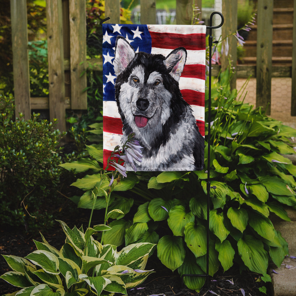 Alaskan Malamute USA Patriotic American Flag Flag Garden Size SC9497GF  the-store.com.