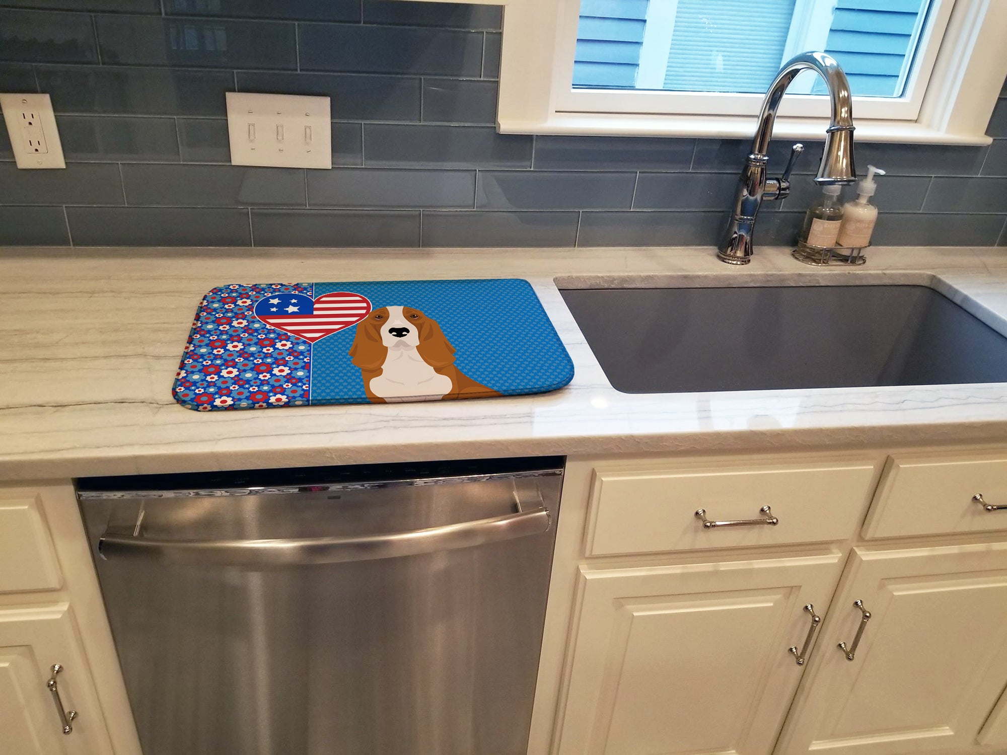 Red and White Tricolor Basset Hound USA American Dish Drying Mat  the-store.com.